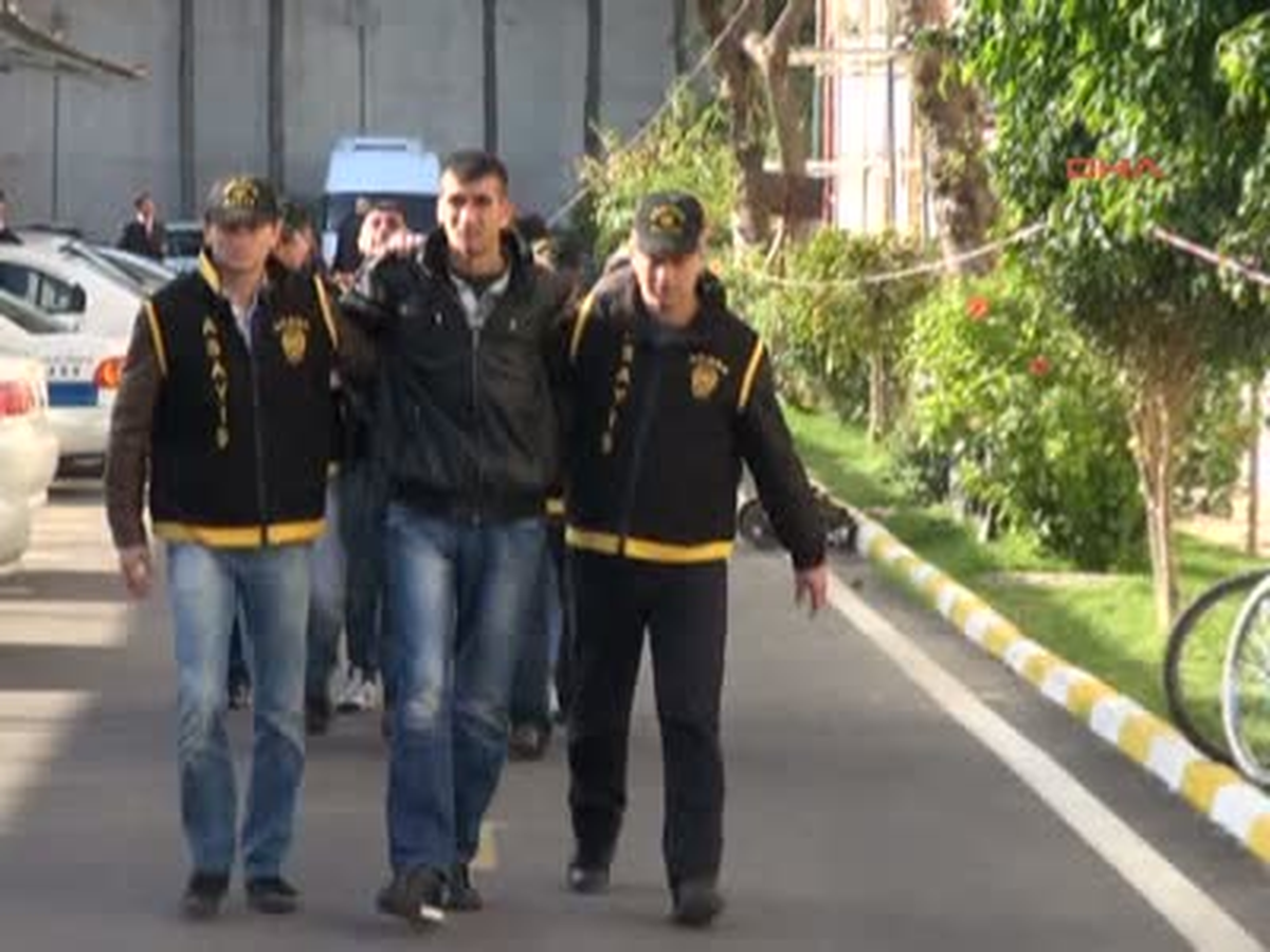 Adana 15 Ev Soyan Hırsızlar Yakalandı Adana\'da Geceleri Pencere Demirlerini Söktükleri Evlerden...