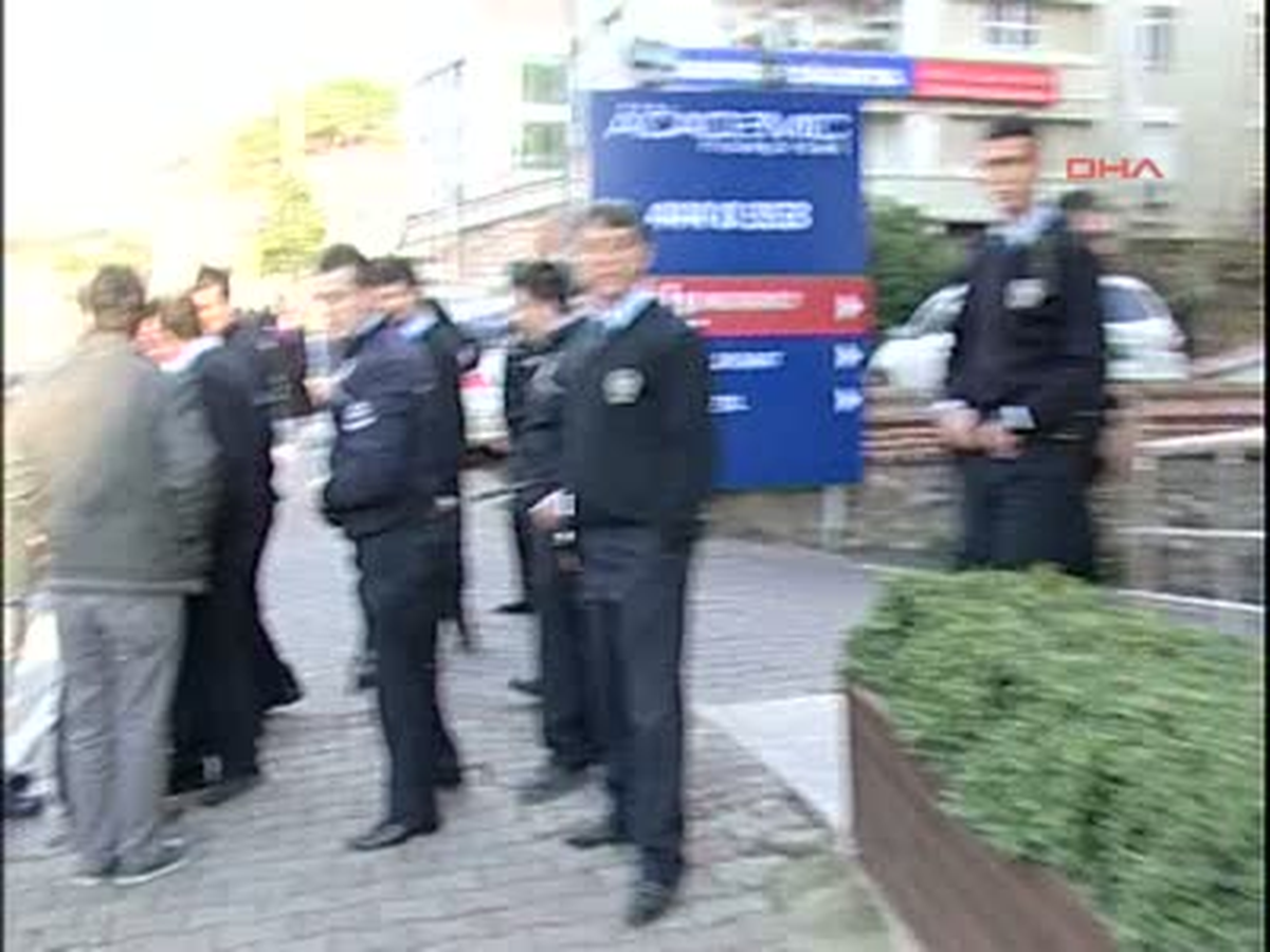 Adliye Çıkışında Taşlı Sopalı Kavga