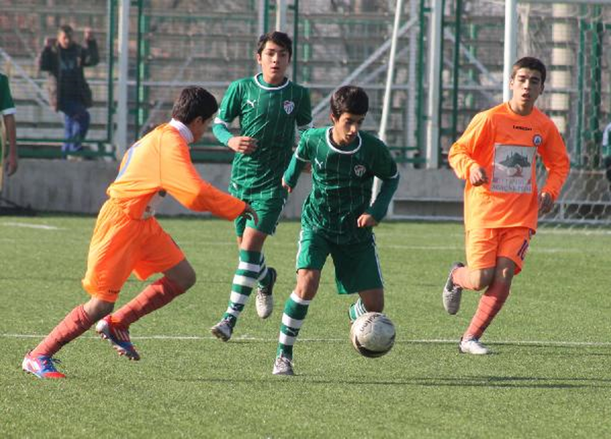 Akademi Elit Ligin\'de Bursaspor\'dan Örnek Davranış