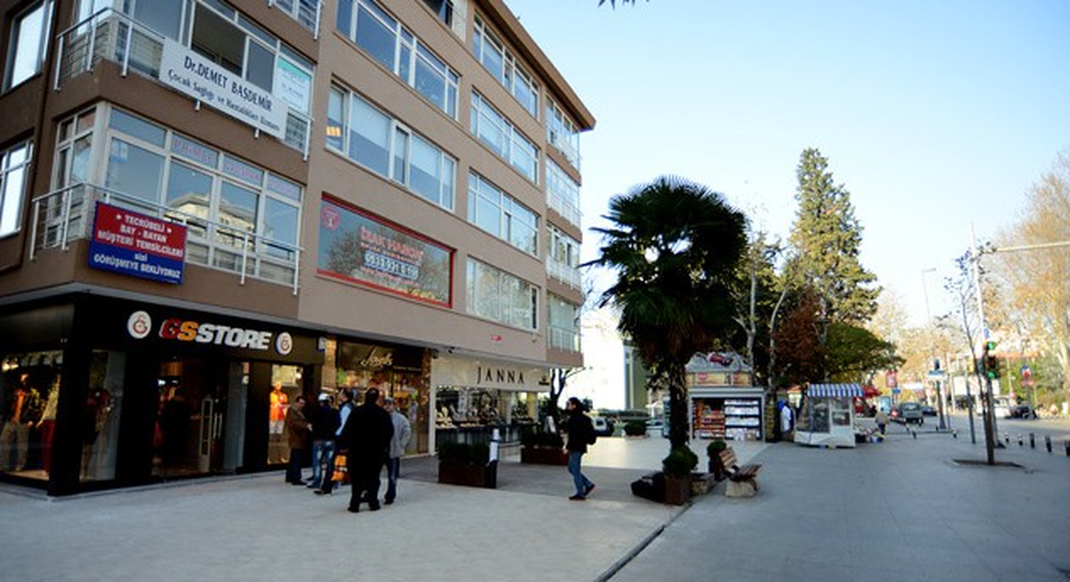 F.Bahçe\'nin Kalesine G.Saray Bayrağı