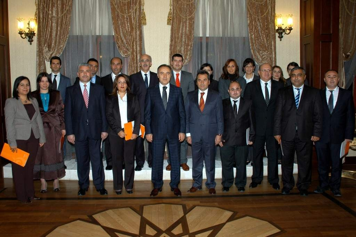 Başarılı Eğitimciler Ödüllendirildi
