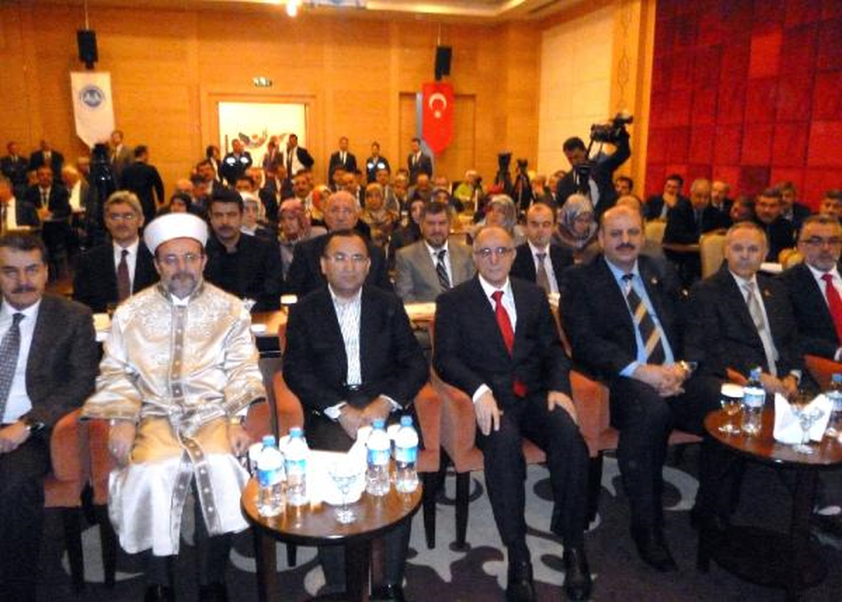 Bekir Bozdağ: Rapor, Özal\'ın Ölümüne İlişkin Şüpheleri Ortadan Kaldırmamıştır