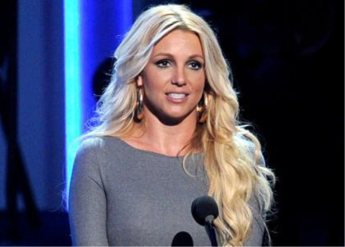 Britney\'yi Gölgede Bıraktı