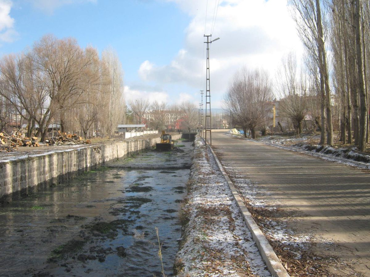 Bünyan Belediyesi Bükderesi\'ni Temizliyor