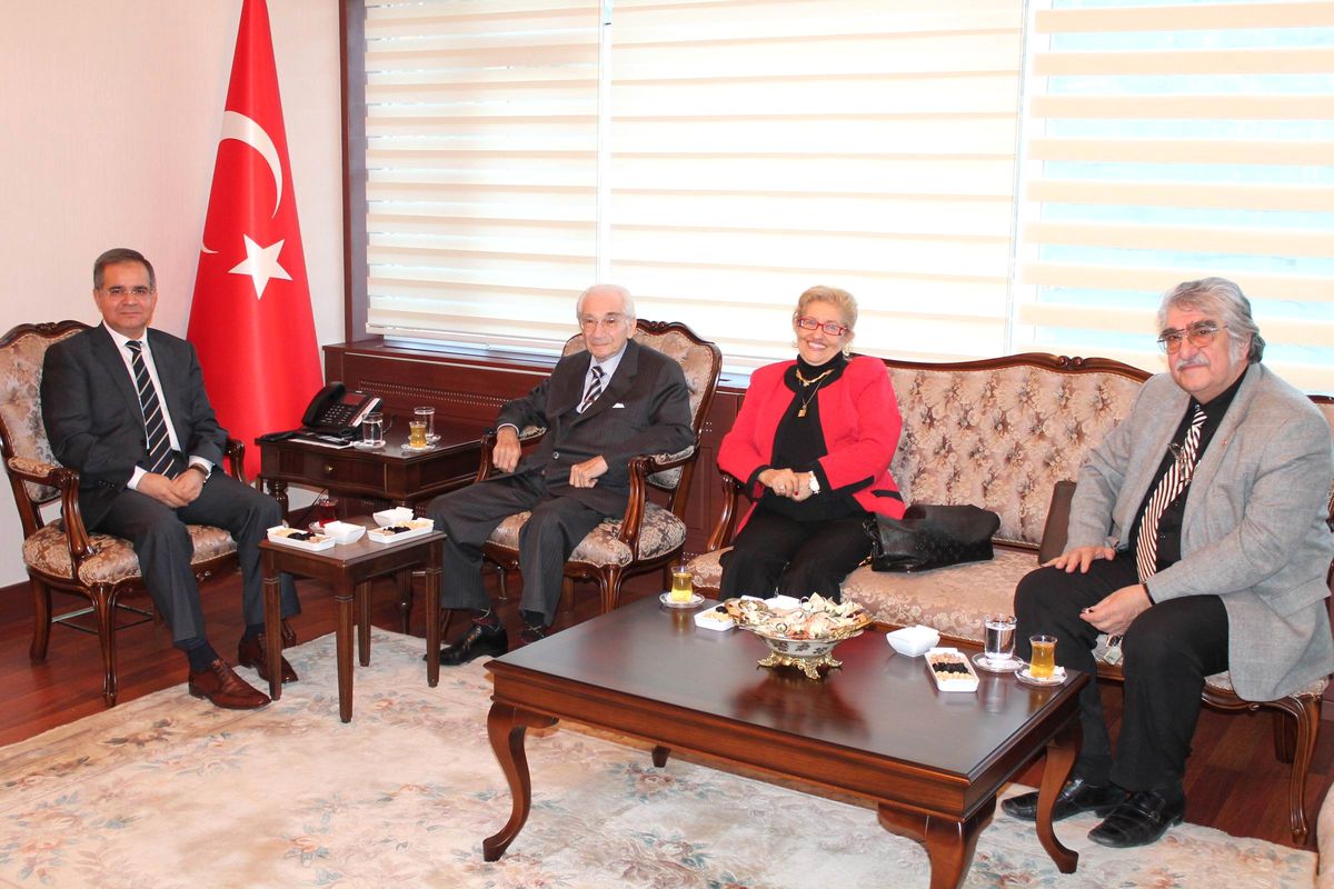 Devlet Sanatçısı Prof. Dr. Alaeddin Yavaşça, Vali Tapsız\'a Ziyarette Bulundu