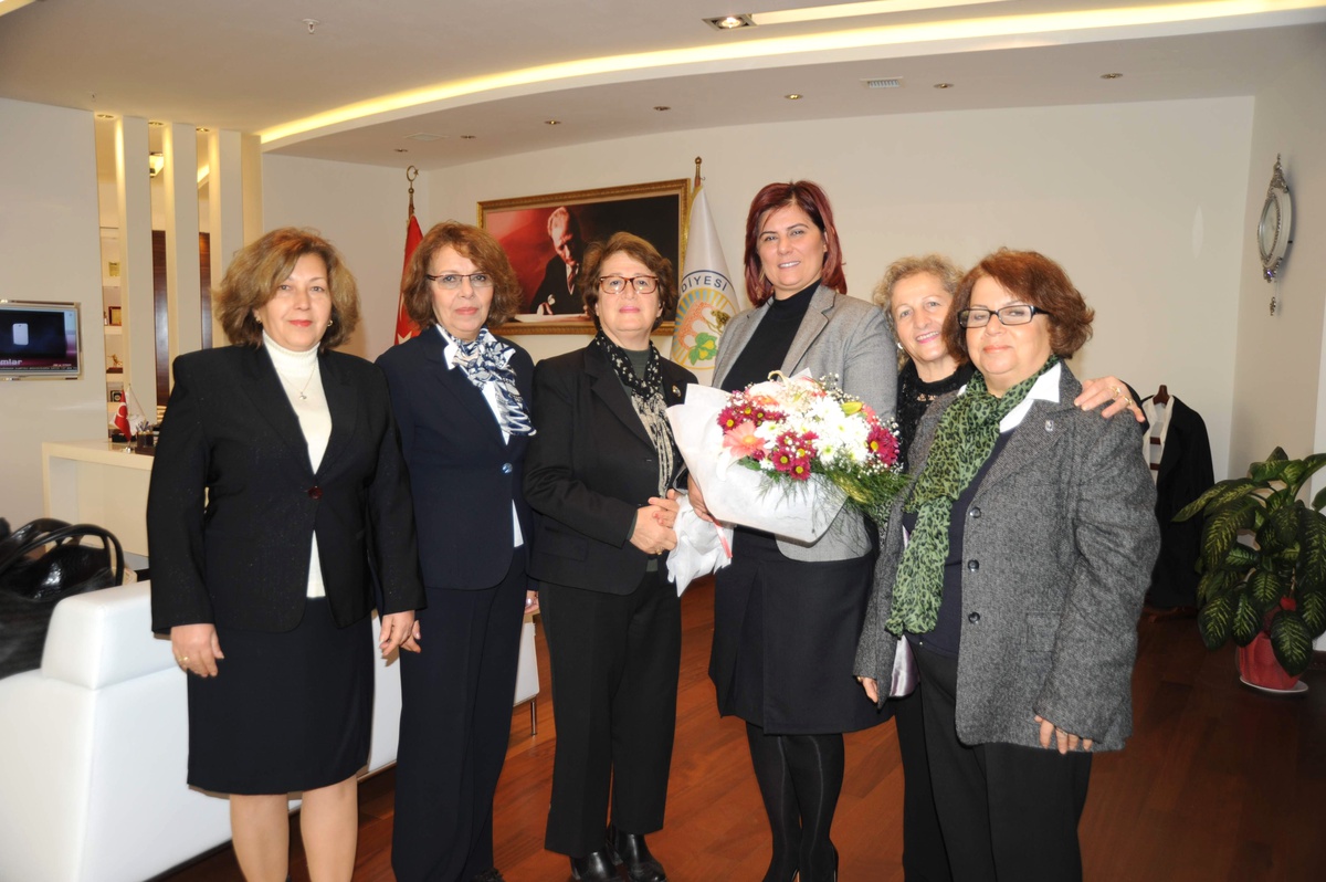 Emekli Kadınlardan Başkan Çerçioğlu\'na Ziyaret