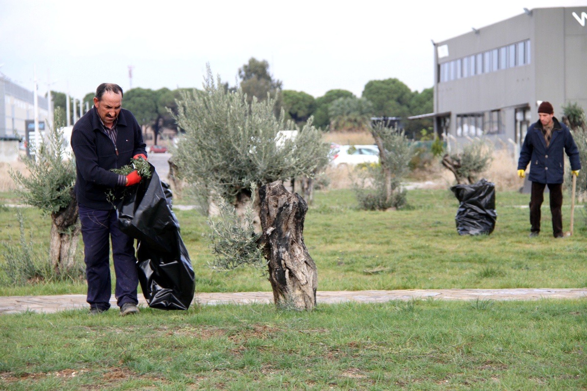 Gaziemir\'in Tüm Cadde, Sokak ve Parkları Temizlendi