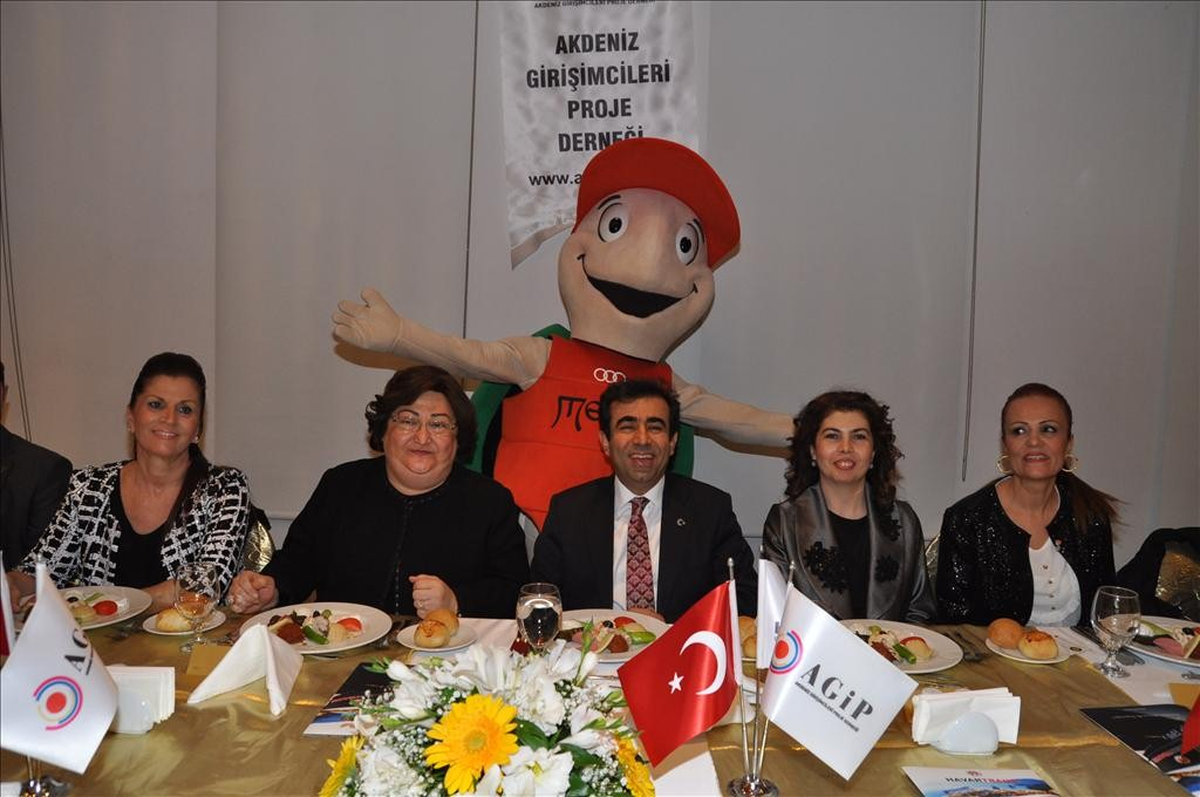 Güldal Akşit, Agip\'in Kuruluş Yıldönümüne Katıldı