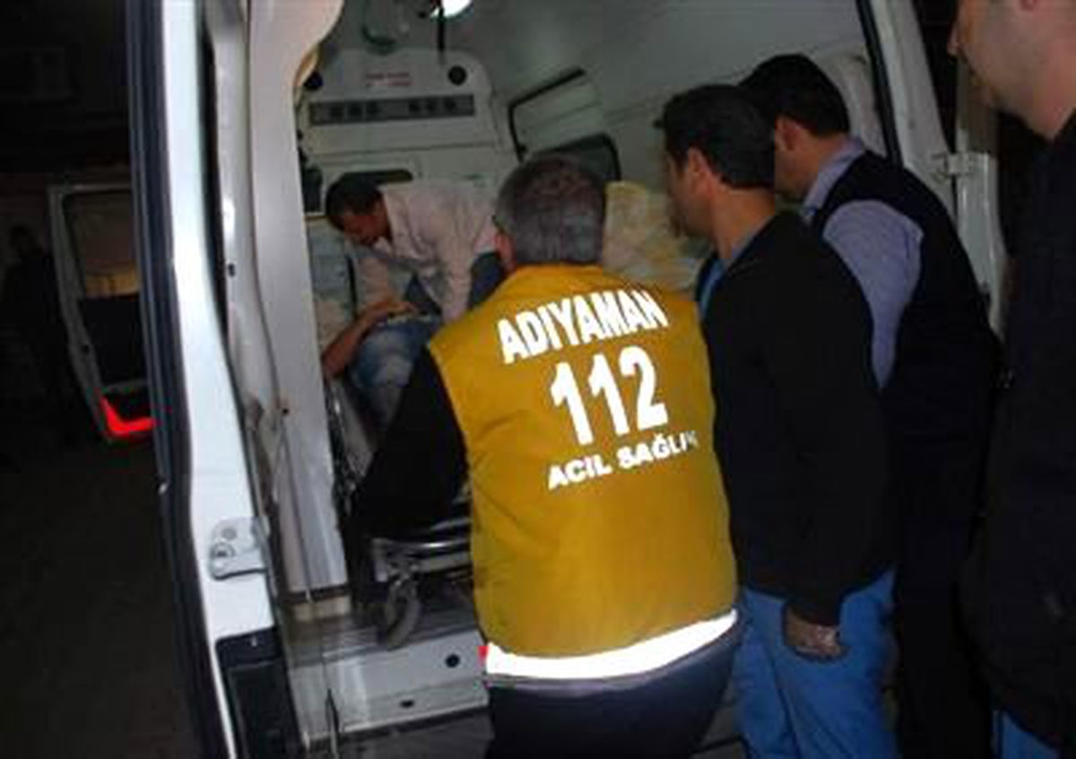 Hatalı Sollama Yapan Tır Otomobile Çarptı: 3 Yaralı