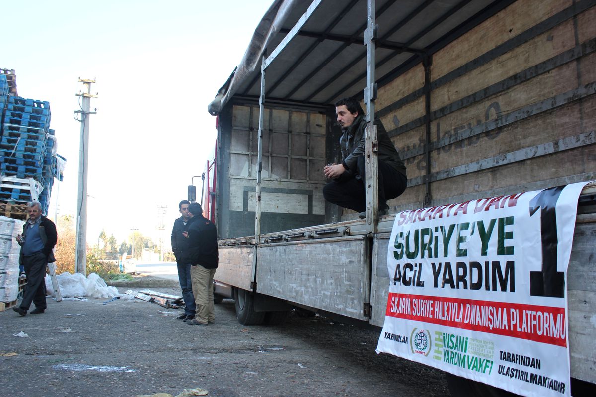 İhh Sakarya\'dan Suriye\'ye 1 Tır Dolusu Yardım