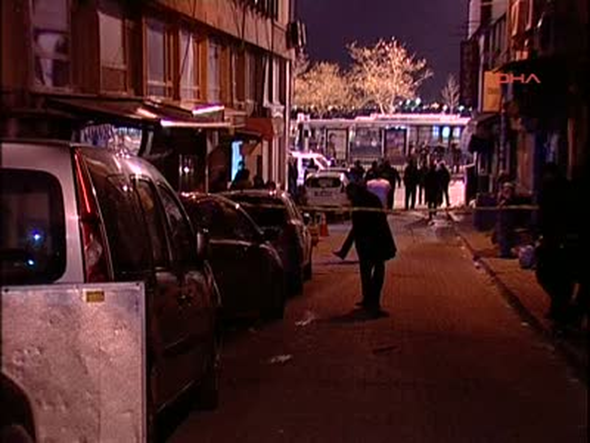 Kadıköy\'de Silahlı Bıçaklı Kavga: 2\'si Ağır 11 Yaralı