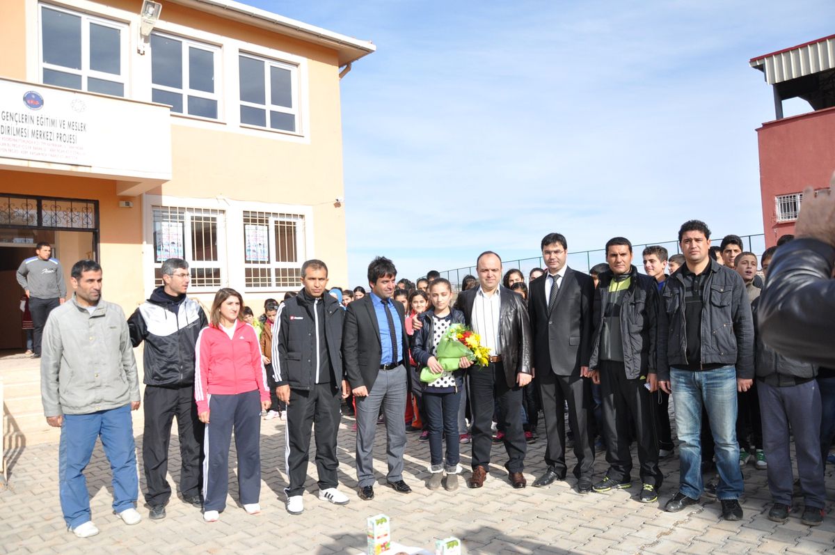 Kızıltepe\'de Gençlik Merkezi Açıldı