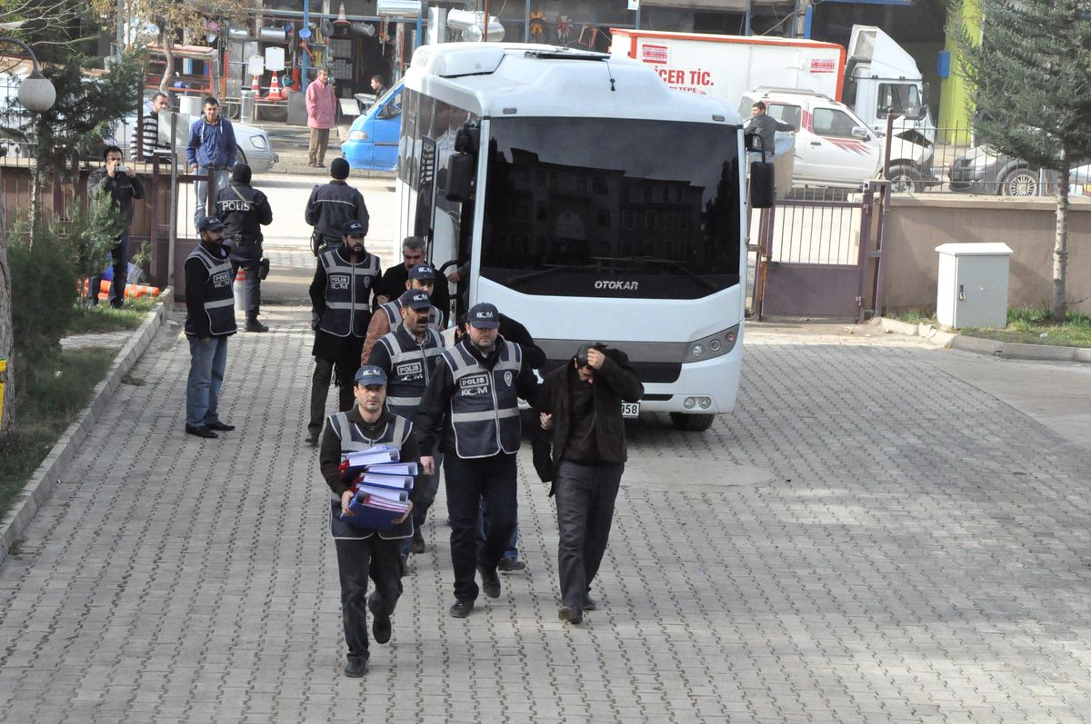 Kızıltepe\'de Uyuşturucu Şebekesi Çökertildi