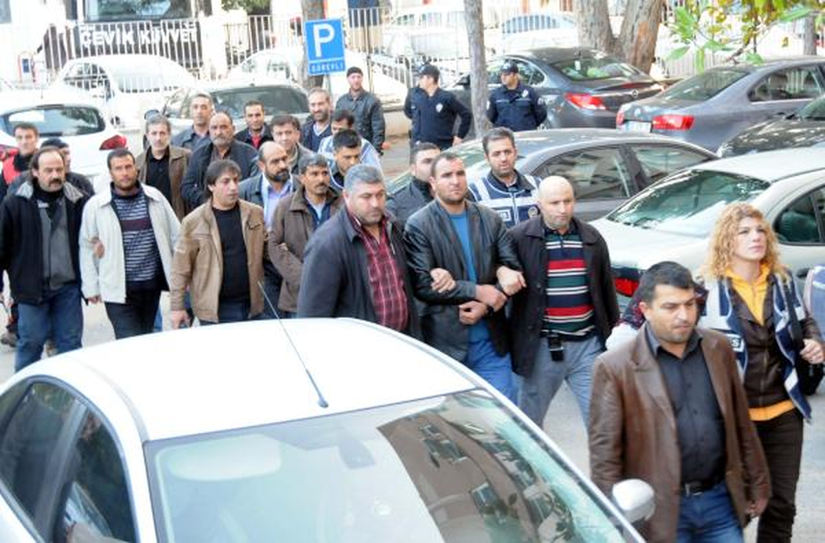 Kocasını Kan Davalısı Olan Sevgilisine Öldürtmüş