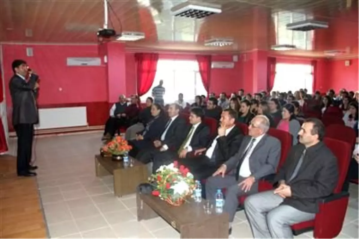 Köprübaşı'ında İletişim Teknikleri Konferansı