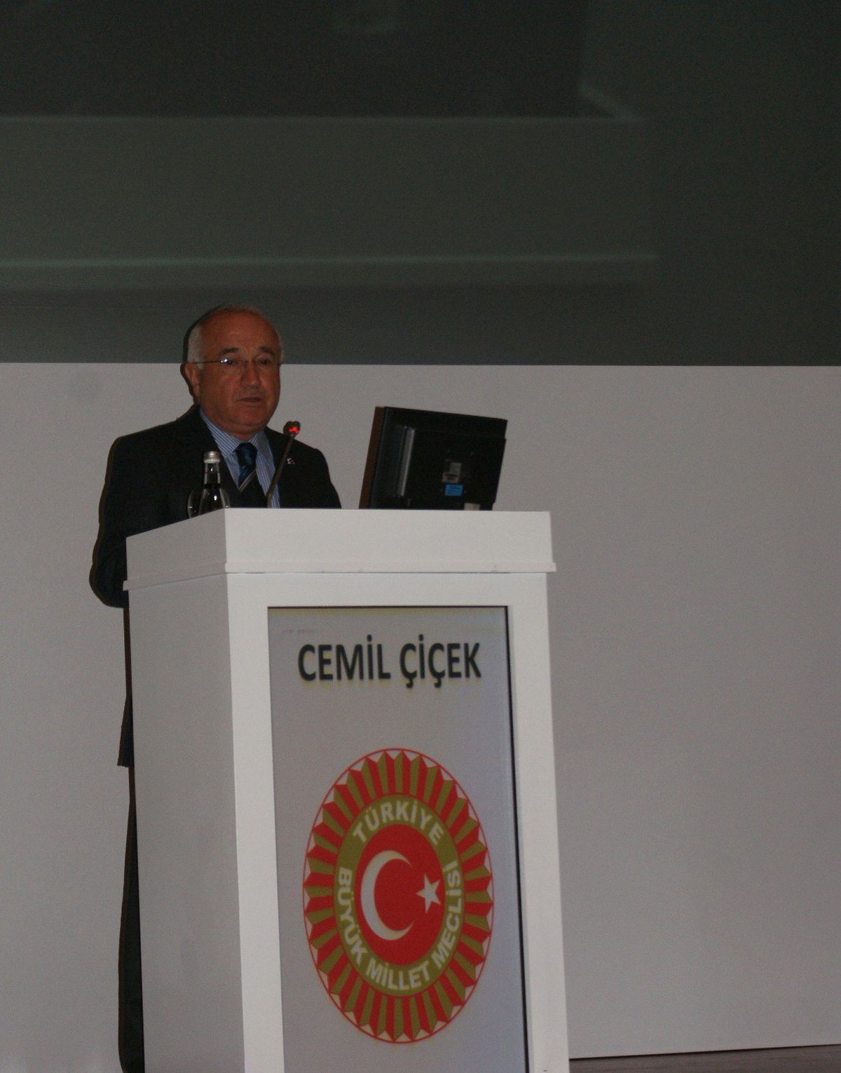 "Esad Yaşananlardan Ders Çıkarmadı"