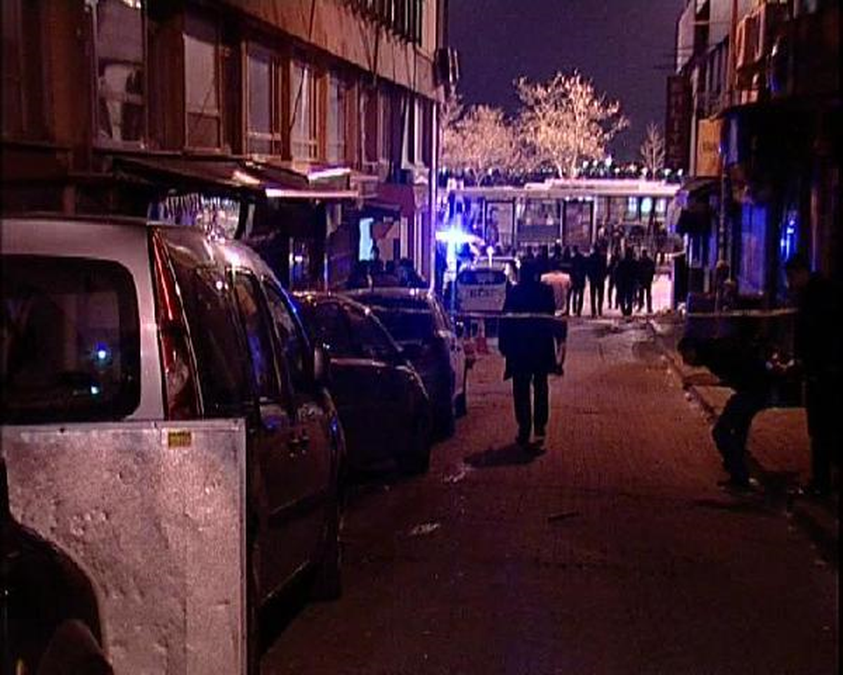 Kadıköy\'de Silahlı Bıçaklı Kavga: 11 Yaralı