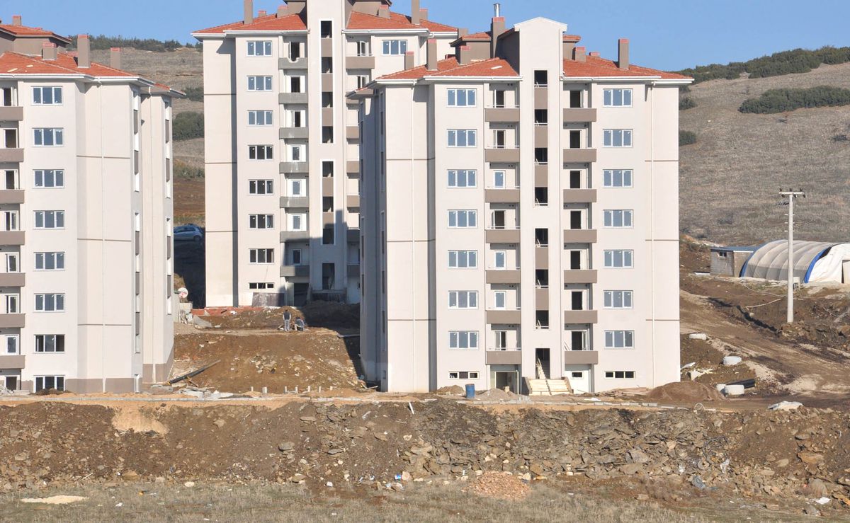 Park Halindeki Kamyon İşçilerin Dinlendiği Barakaya Çarptı: 3 Yaralı