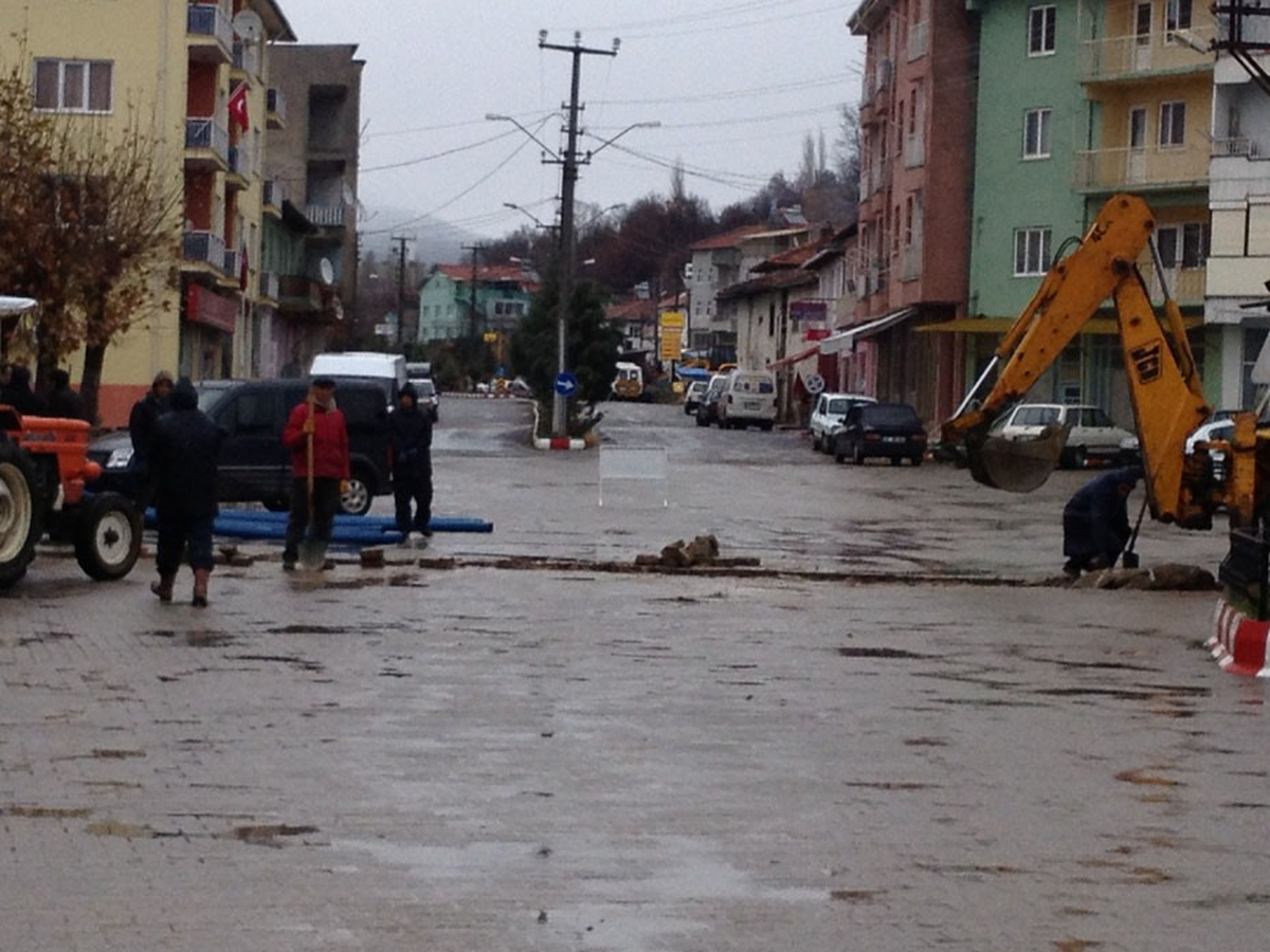 Pazarlar\'da Şehir İçi Enerji Nakil Hatları Yeraltına Alınıyor