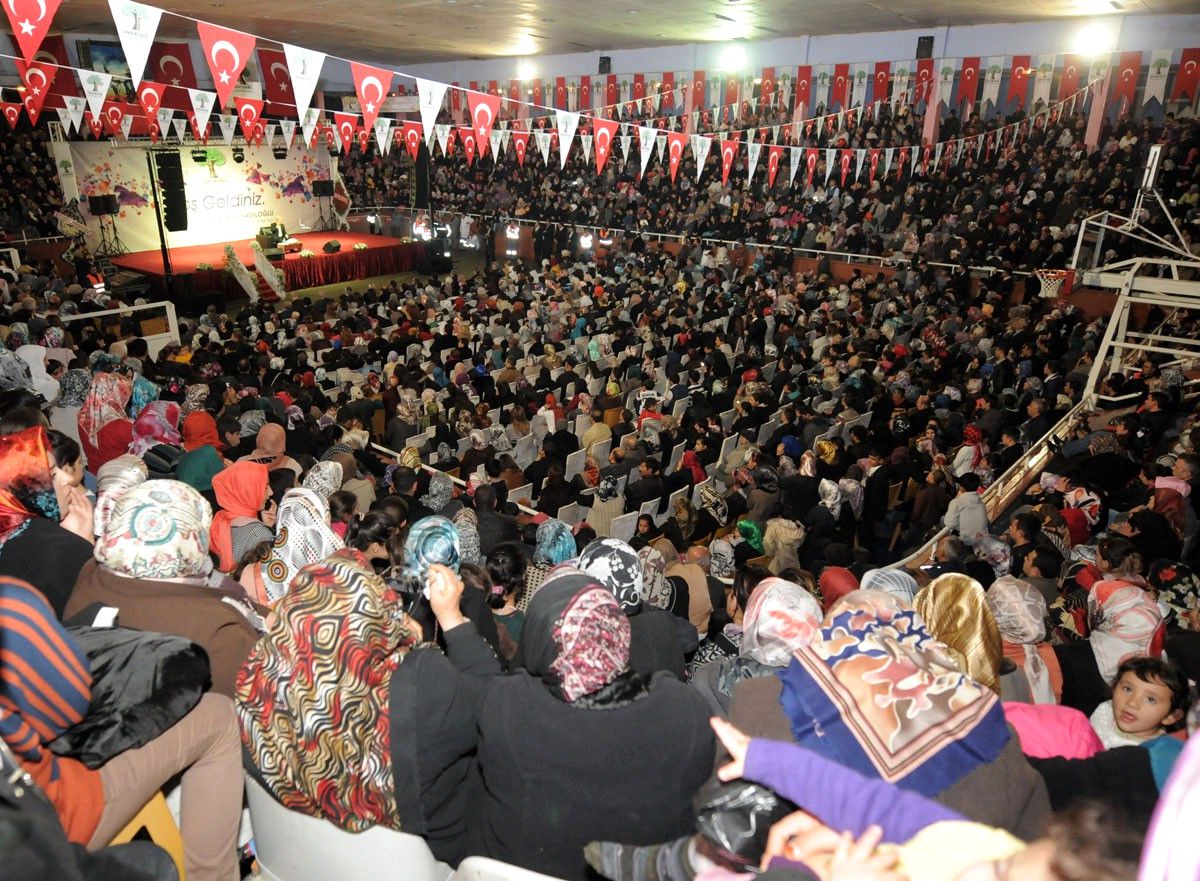 Prof. Hatipoğlu\'nun Katıldığı "Gönül Sohbetleri" Programına, Binlerce Kişi Katıldı