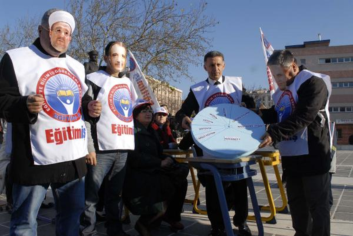 Tiyatro ile Protesto Ettiler