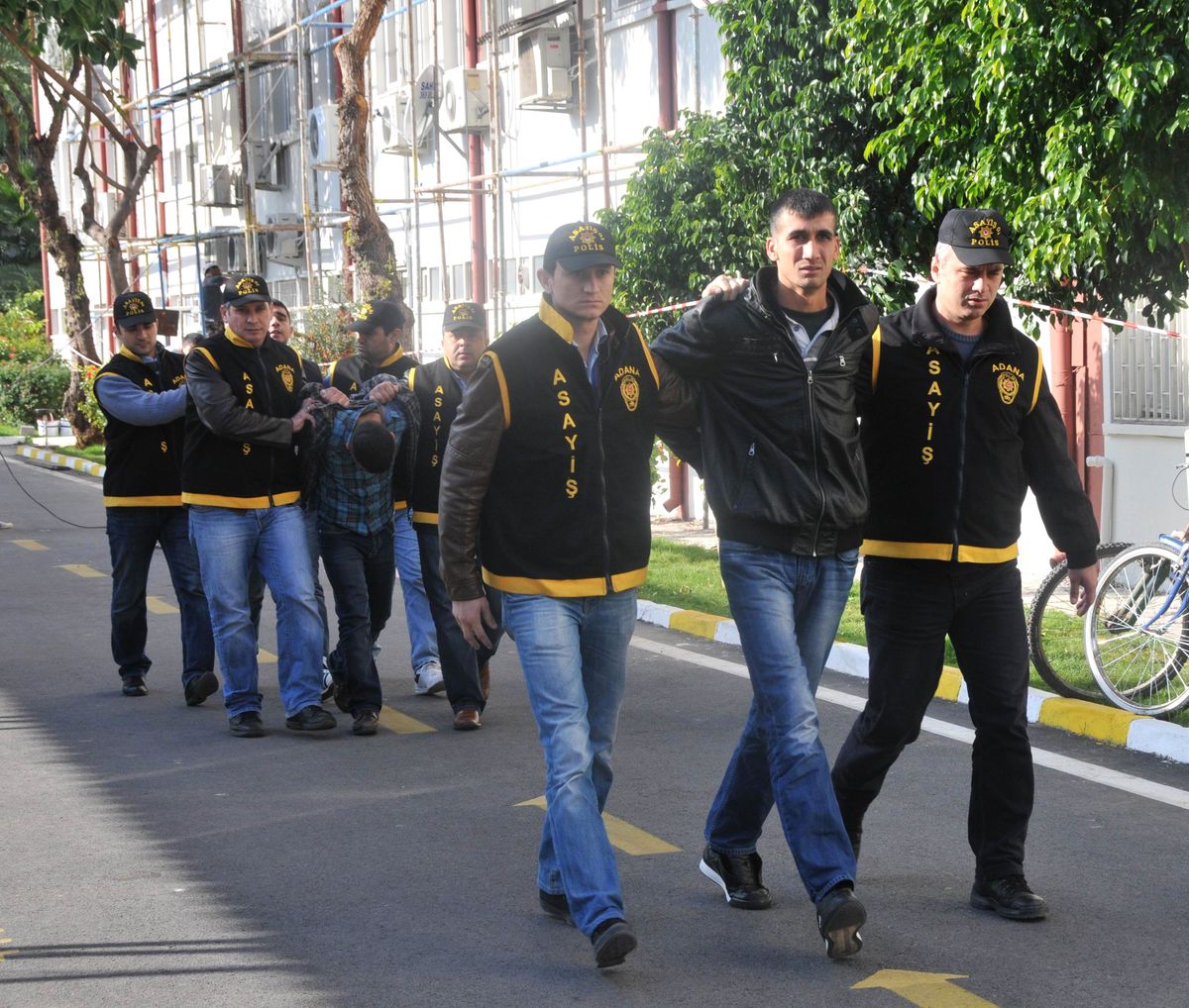 Adana Polisi 5 Günde 37 Hırsız Zanlısını Yakalayıp 54 Olayı Aydınlattı