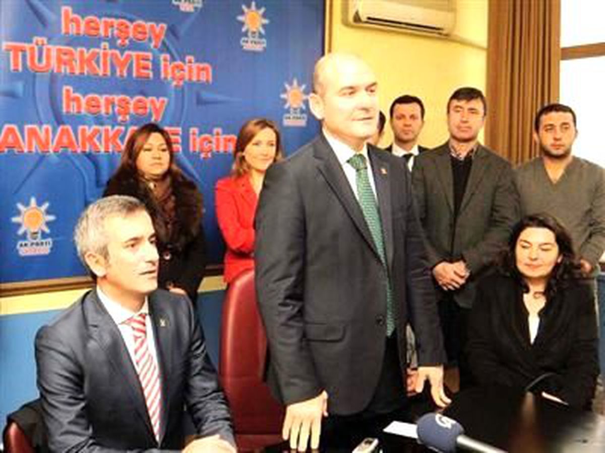AK Parti\'li Soylu Konuştu, Partililer Ağladı