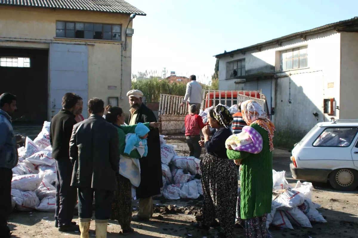 Altınova\'da Yoksul Vatandaşlar Sydv Kömürüyle Isınacak
