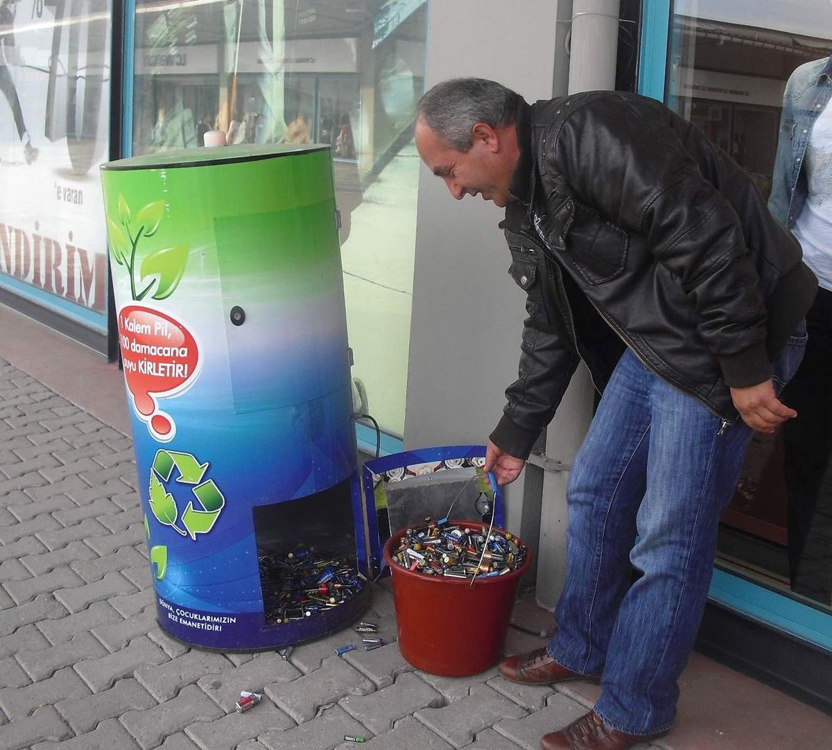 Atık Makinalar Pil Dolu