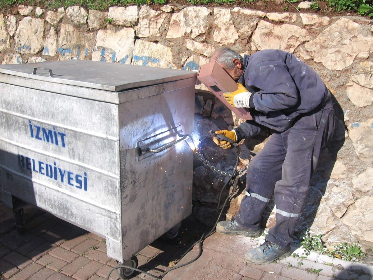 Belediyeden Çöp Konteynerleri İçin Pratik Çözüm