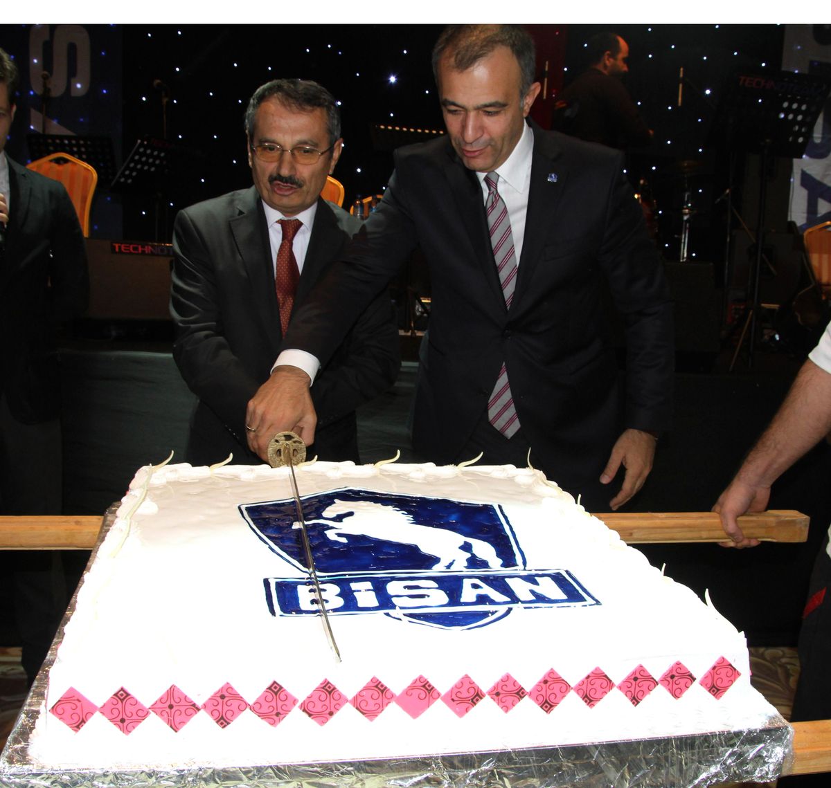 Bisan 50. Kuruluş Yıl Dönümününde Safiye Soyman ve Faik Öztürk Bisiklete Binip Konser Verdiler