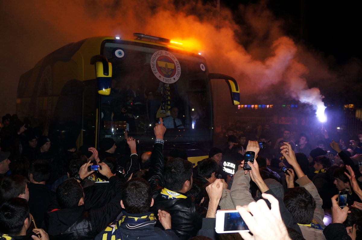 Fenerbahçe, Derbiye Coşkuyla Uğurlandı