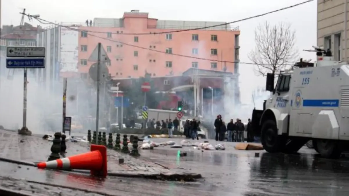 Protesto Olaylı Başladı Halaylı Bitti