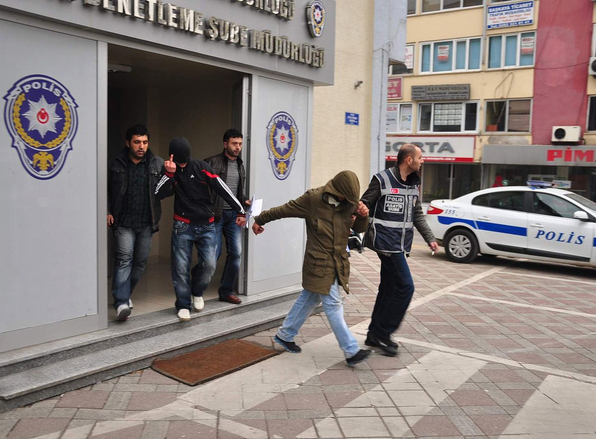 Kablo Hırsızları Yakalandı
