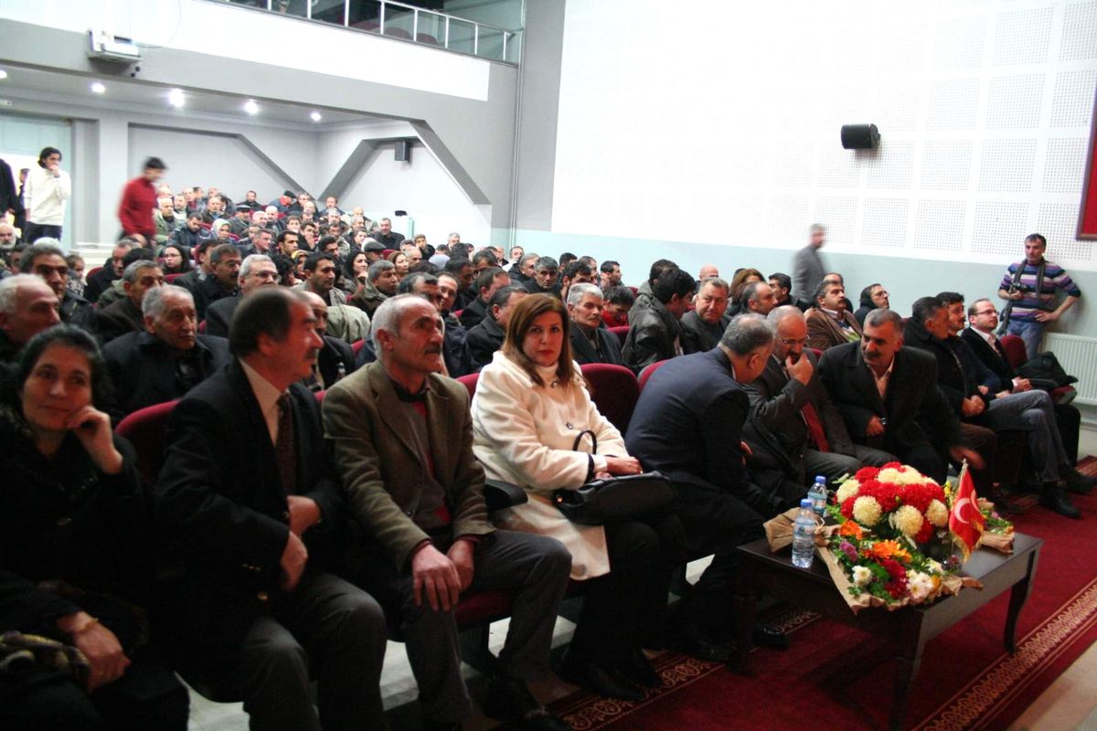 Kars\'ta \'Yerel Yönetimlerde Demokratik Deniyimler" Konulu Söyleşi Düzenledi