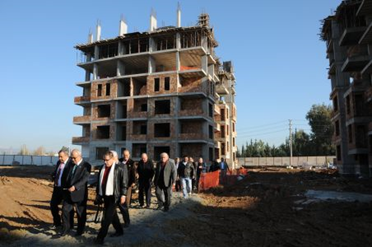 Kocamaz, Örnek Daireleri Gezdirdi