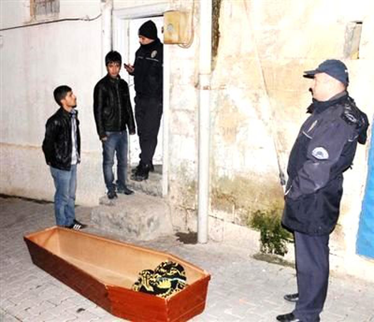Maddi Sıkıntılarını İleri Sürüp İntihar Etti
