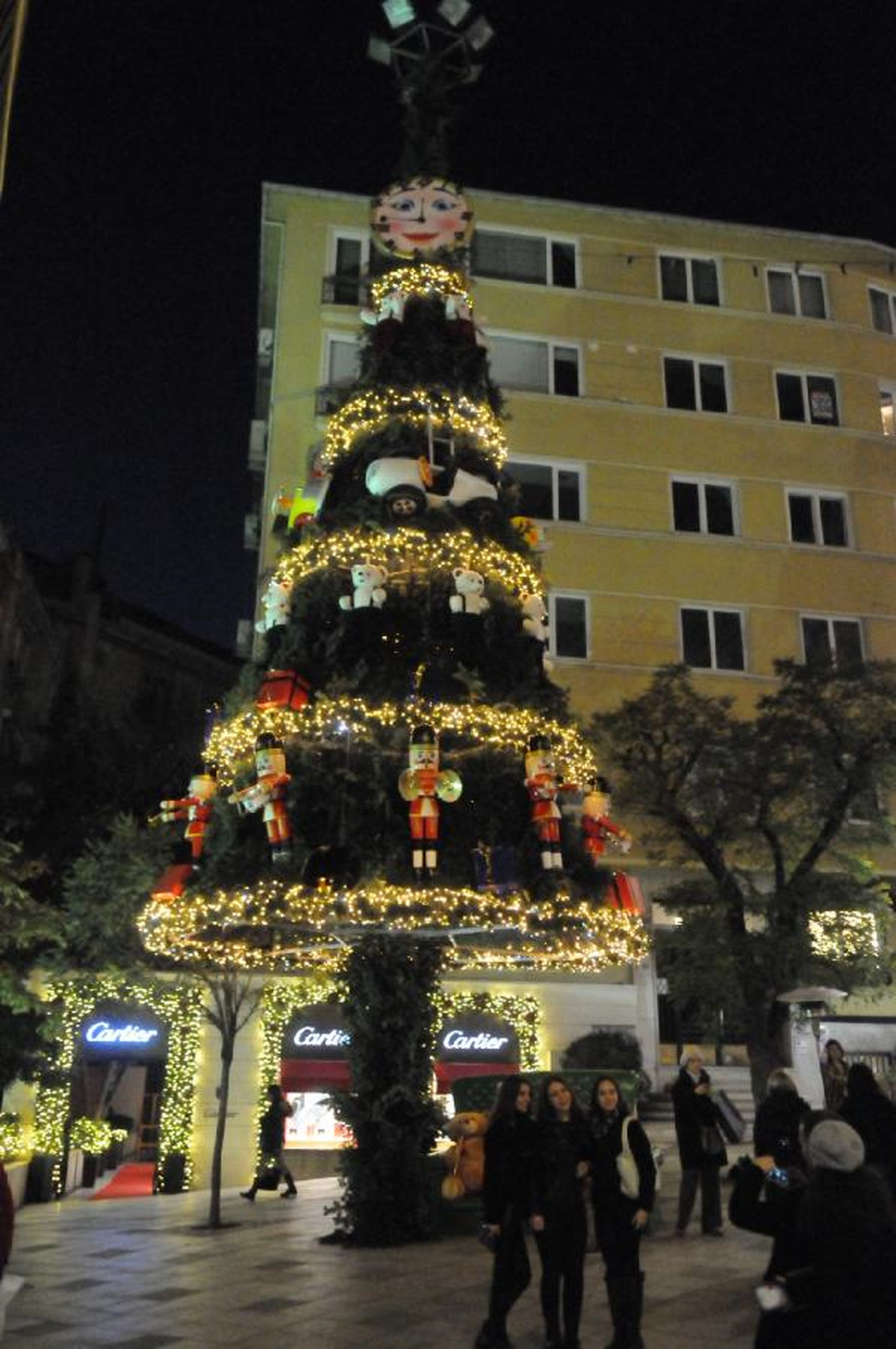 Nisantaşı Yılbaşını Karşılıyor