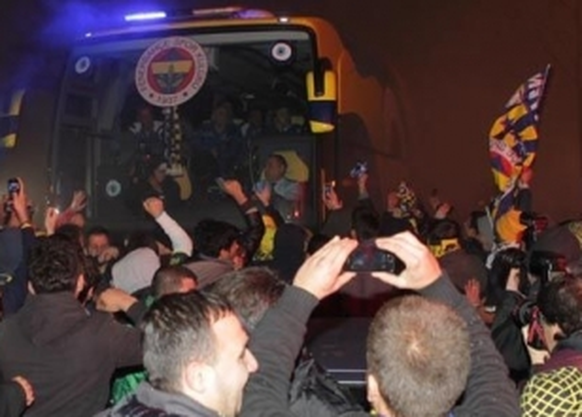 Samandıra Yanıyor! F.bahçe Yola Çıktı...