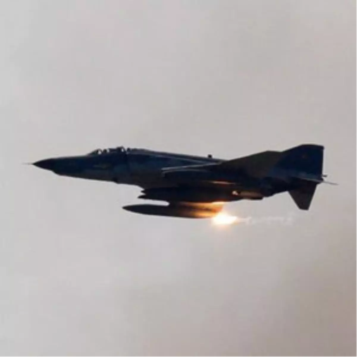 Suriye Savaş Uçakları Filistin Kampını Vurdu