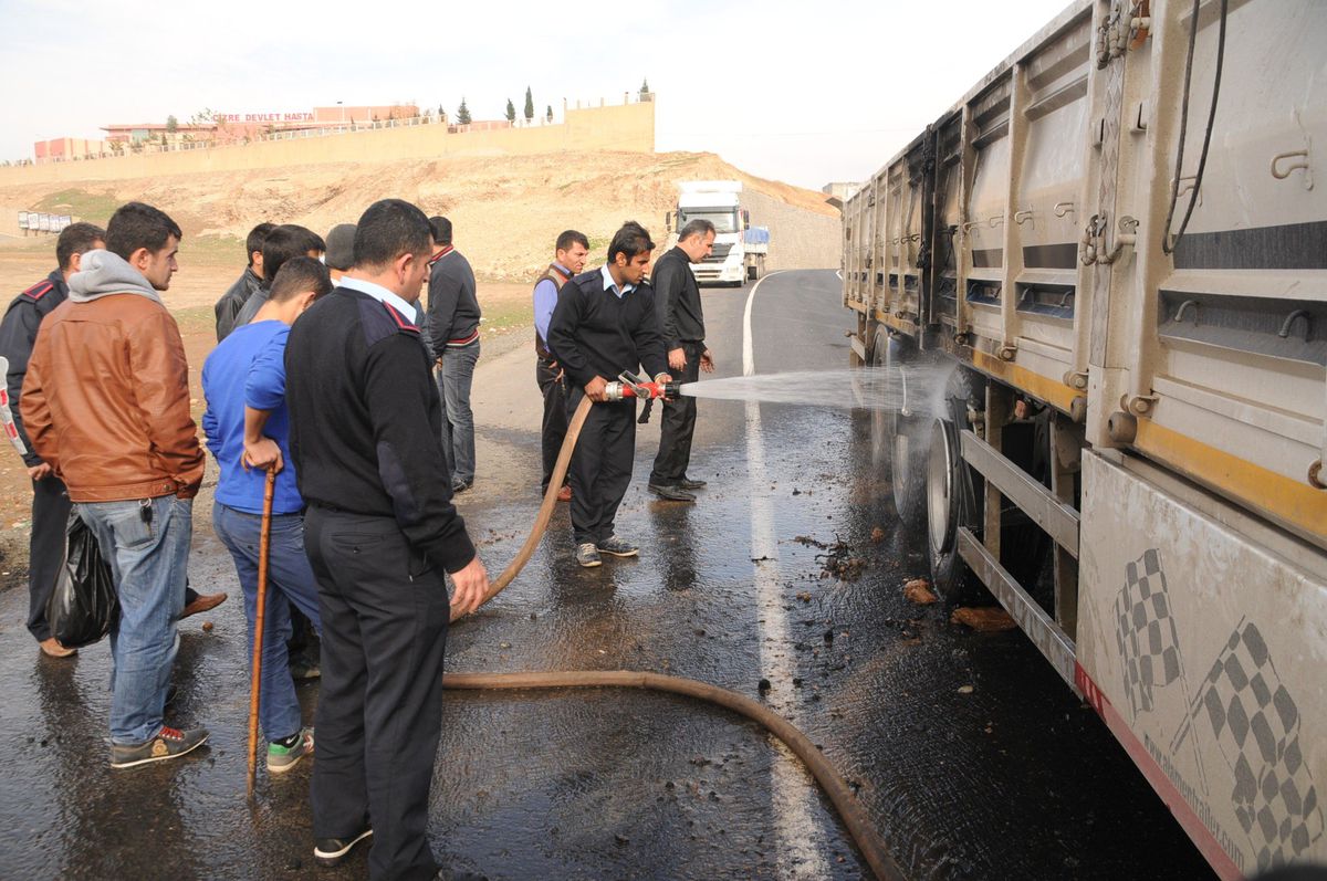 Tır\'da Çıkan Yangın Paniğe Neden Oldu