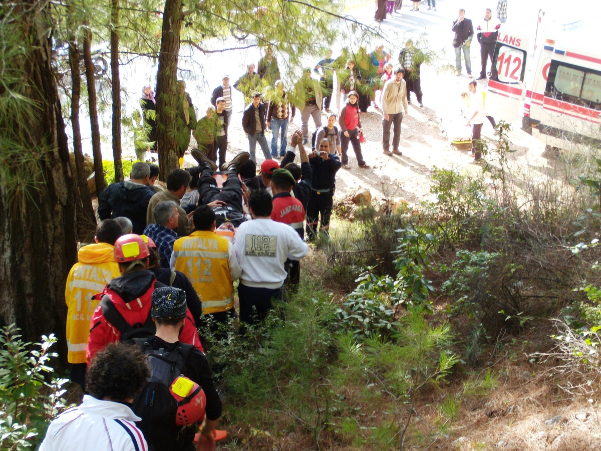 Üniversite Öğrencisi Yüksekten Düşerek Yaralandı