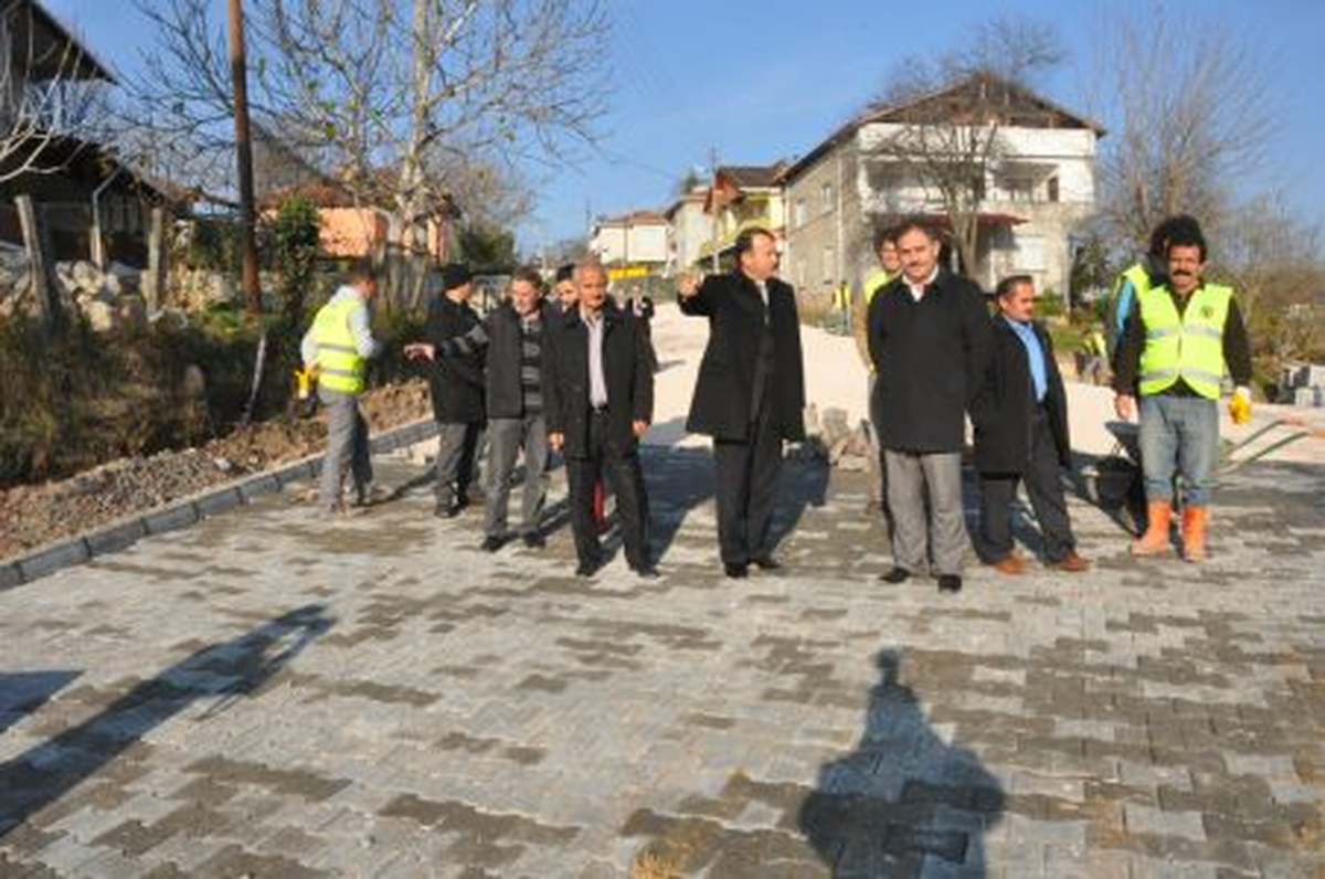 Uzuntarla\'nın Yollarına Parke Döşeniyor