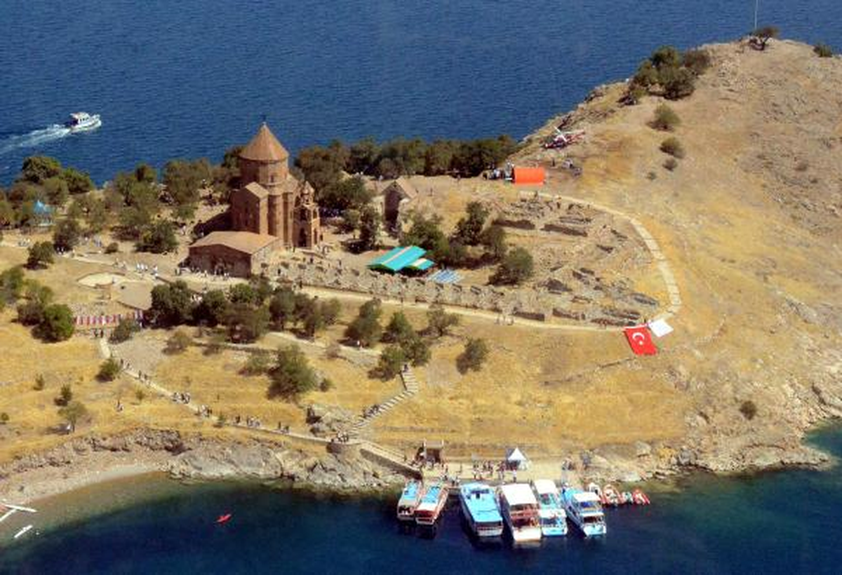 Akdamar\'a İkinci Restorasyon