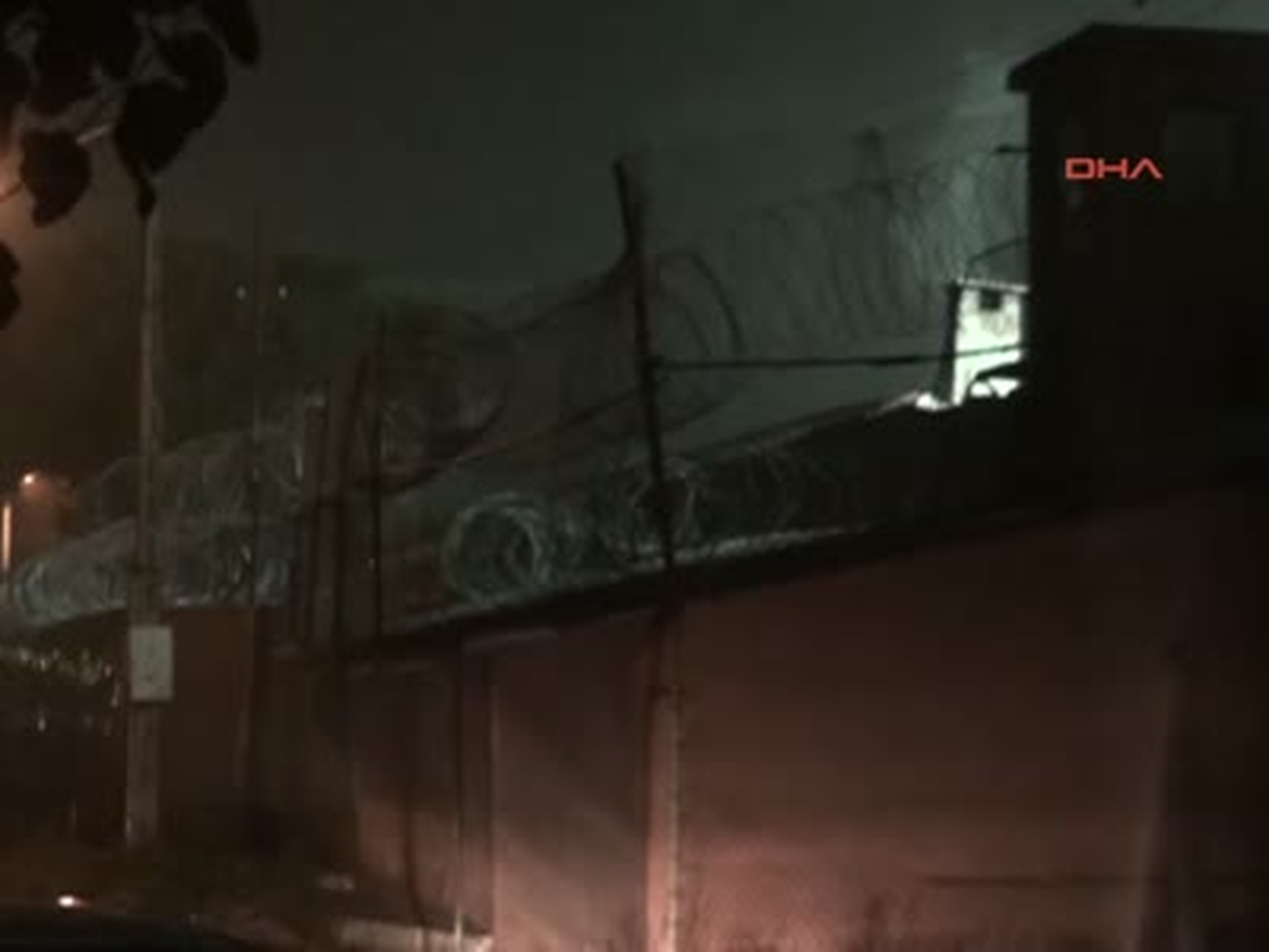 Akhisar Cezaevi\'nde Yangın Çıktı, Mahkumlar Yaralandı