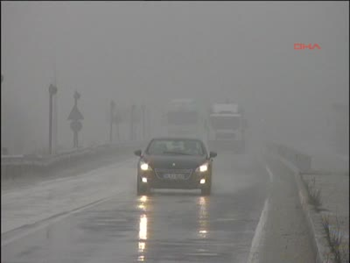 Bolu Dağı\'nda Karla Karışık Yağmur ve Sis Ulaşımı Etkiledi