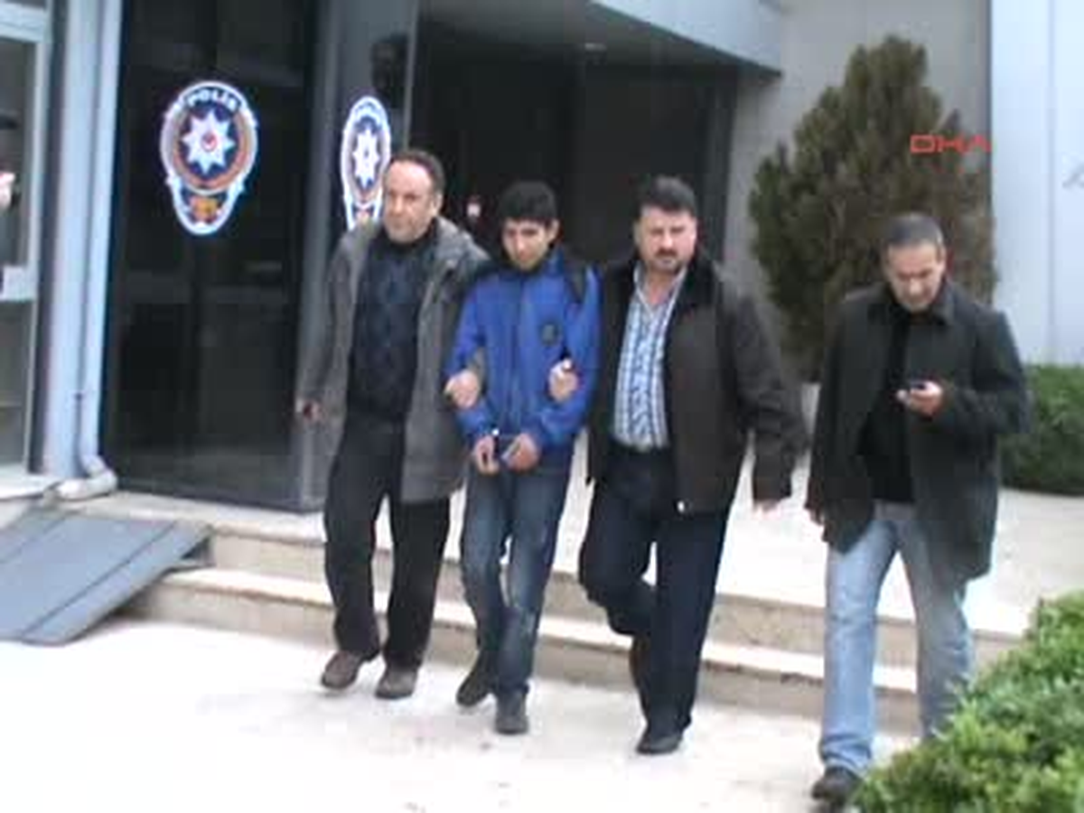 Künyesini Vermeyen Genci Bıçakladı
