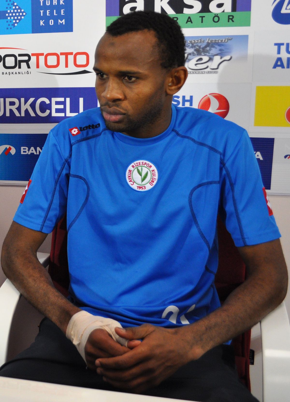 Çaykur Rizespor\'lu Golcü Ameliyat Oldu