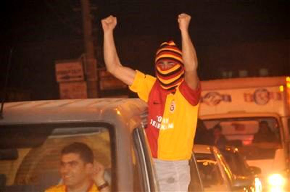 Galatasaraylılar Sokakları Panayıra Çevirdi