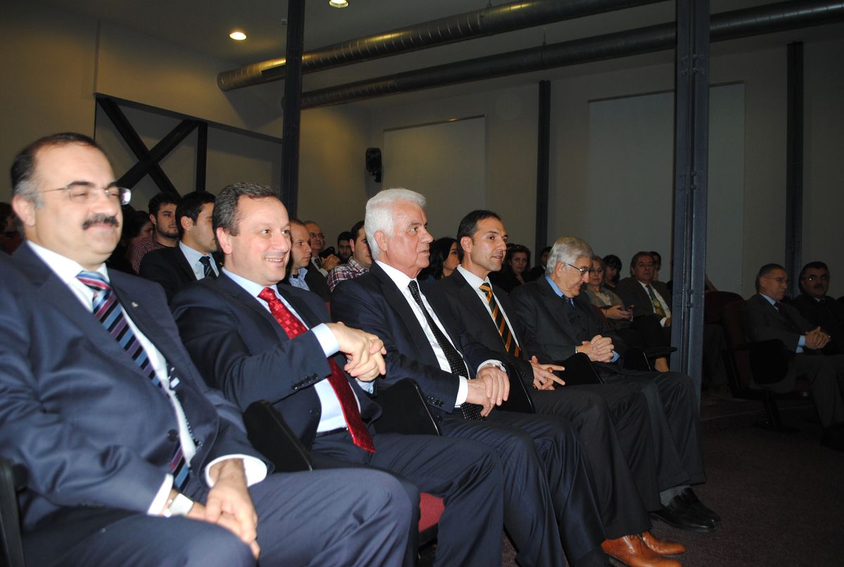 Derviş Eroğlu: "Rumlar Arasında, Türklerle Rumların Bir Arada Yaşayamayacağına İnanan Gençler Var"